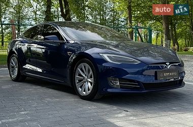 Ліфтбек Tesla Model S 2017 в Івано-Франківську