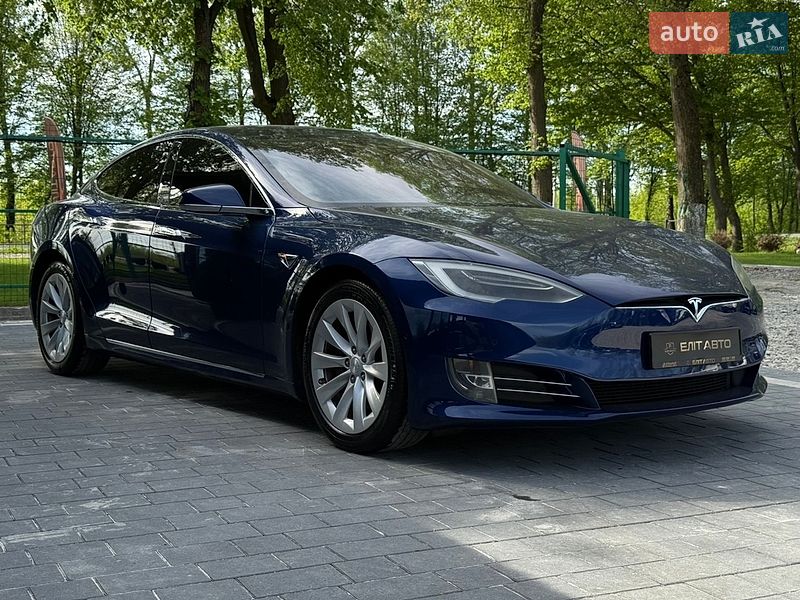 Ліфтбек Tesla Model S 2017 в Івано-Франківську