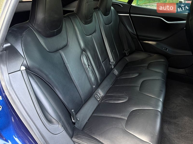 Ліфтбек Tesla Model S 2017 в Івано-Франківську