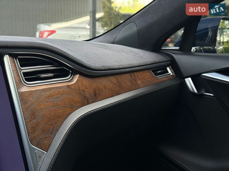Ліфтбек Tesla Model S 2017 в Івано-Франківську