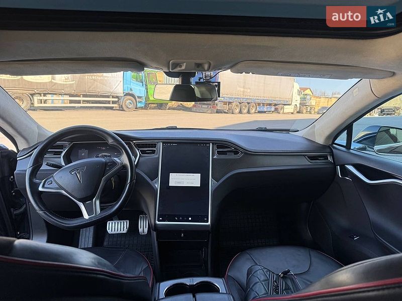 Ліфтбек Tesla Model S 2013 в Вінниці