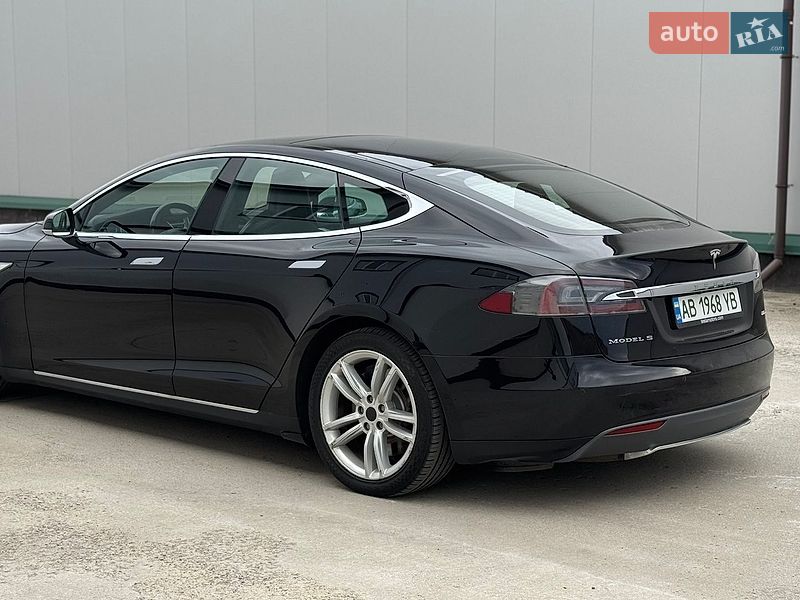 Ліфтбек Tesla Model S 2015 в Вінниці