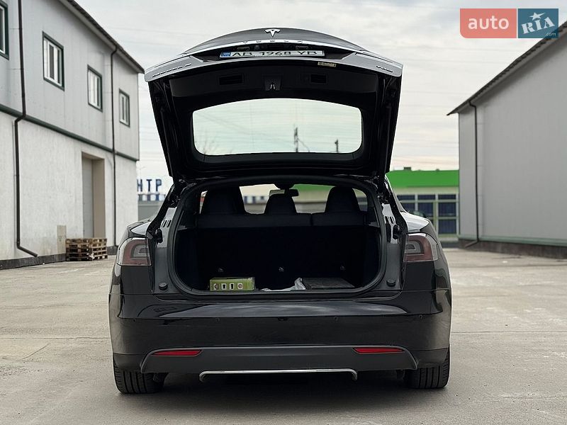 Ліфтбек Tesla Model S 2015 в Вінниці