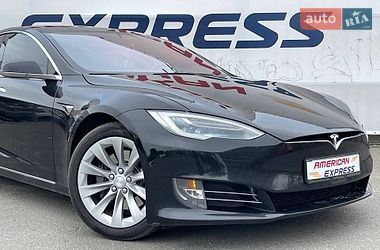 Ліфтбек Tesla Model S 2016 в Києві