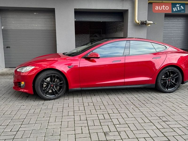Ліфтбек Tesla Model S 2014 в Черкасах