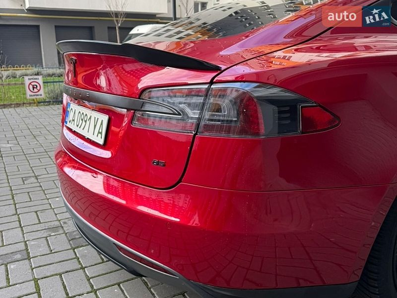 Ліфтбек Tesla Model S 2014 в Черкасах