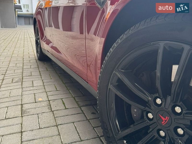 Ліфтбек Tesla Model S 2014 в Черкасах
