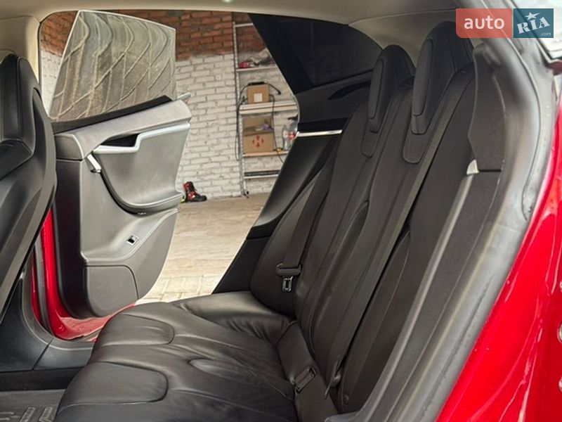 Ліфтбек Tesla Model S 2014 в Черкасах