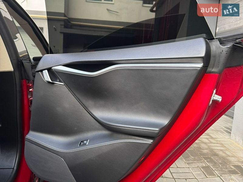 Ліфтбек Tesla Model S 2014 в Черкасах