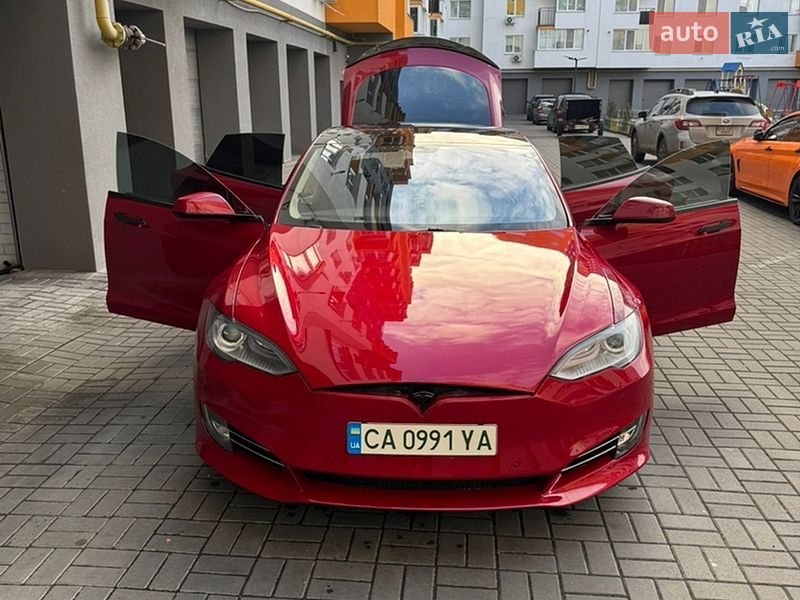 Ліфтбек Tesla Model S 2014 в Черкасах