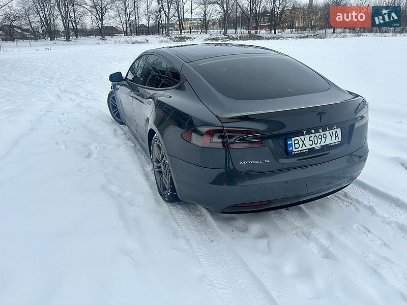 Ліфтбек Tesla Model S 2016 в Городку