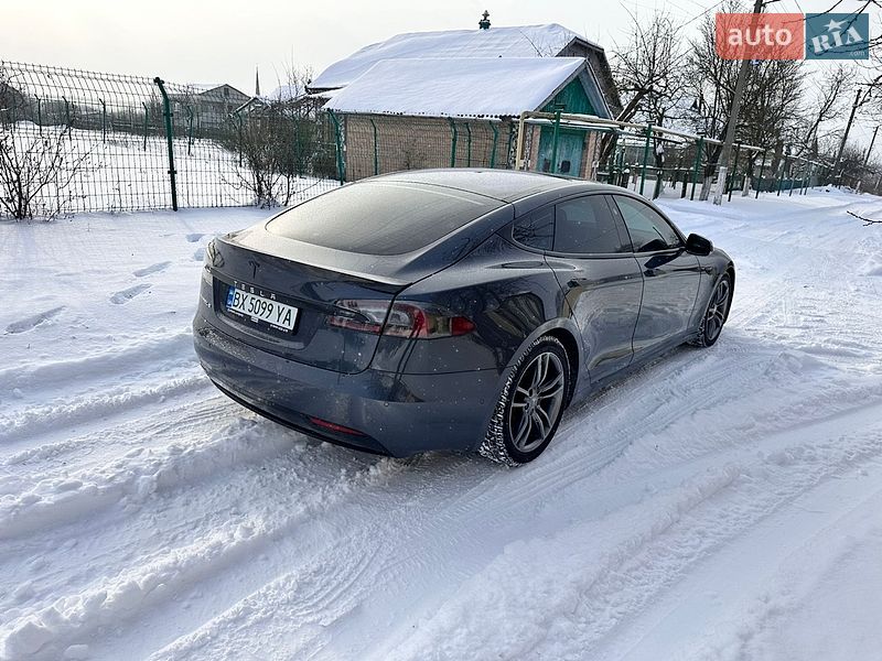 Ліфтбек Tesla Model S 2016 в Городку