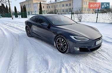 Ліфтбек Tesla Model S 2016 в Городку