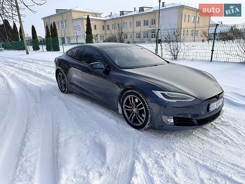 Ліфтбек Tesla Model S 2016 в Городку