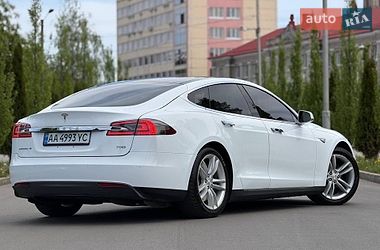 Лифтбек Tesla Model S 2015 в Киеве