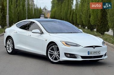Лифтбек Tesla Model S 2015 в Киеве