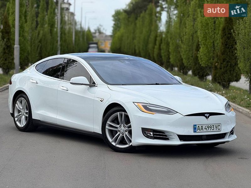 Лифтбек Tesla Model S 2015 в Киеве