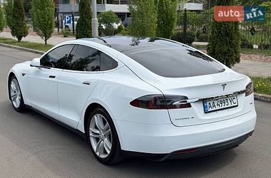 Лифтбек Tesla Model S 2015 в Киеве