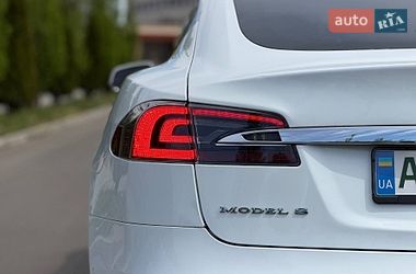 Лифтбек Tesla Model S 2015 в Киеве