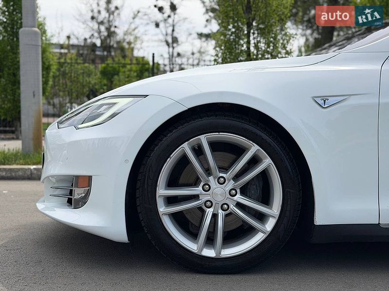 Лифтбек Tesla Model S 2015 в Киеве