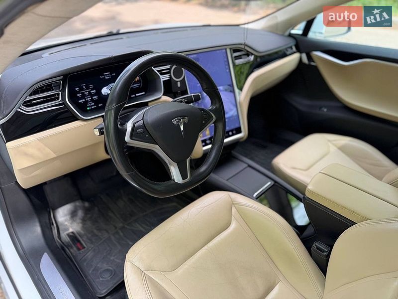 Лифтбек Tesla Model S 2015 в Киеве