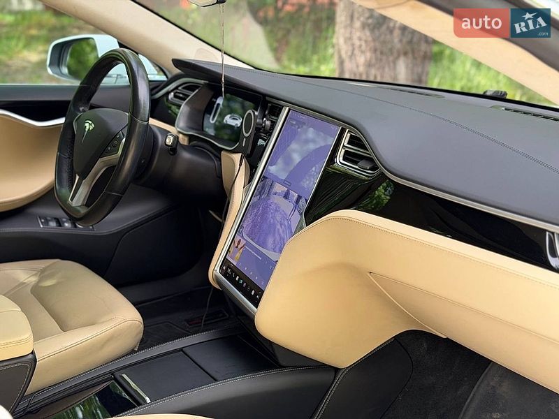 Лифтбек Tesla Model S 2015 в Киеве