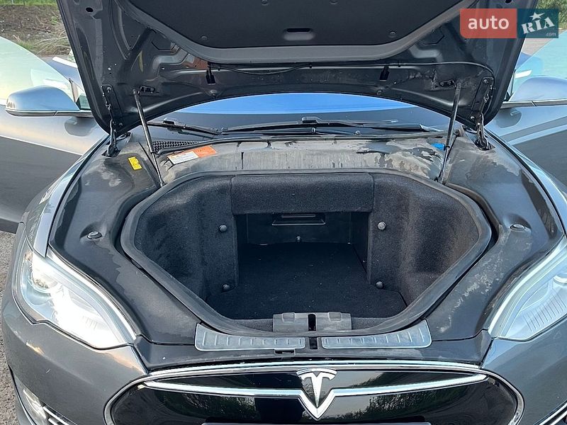 Лифтбек Tesla Model S 2013 в Львове