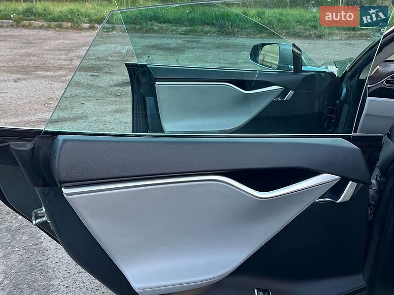 Лифтбек Tesla Model S 2013 в Львове