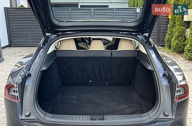 Ліфтбек Tesla Model S 2015 в Львові