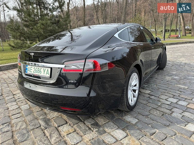 Лифтбек Tesla Model S 2017 в Киеве