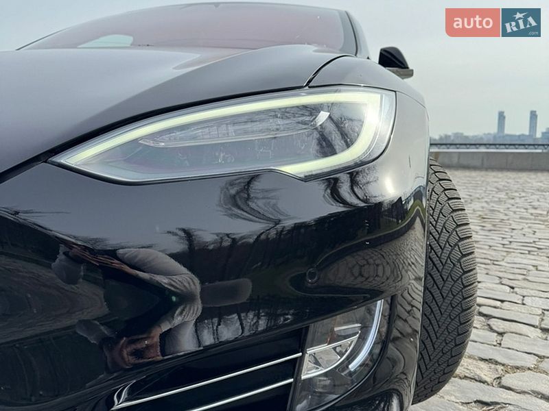 Лифтбек Tesla Model S 2017 в Киеве