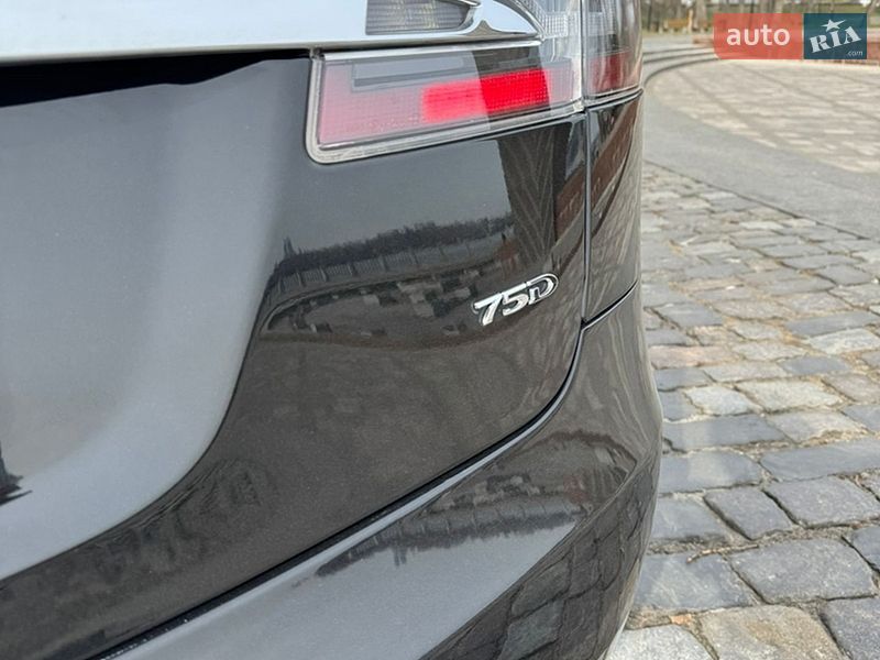 Лифтбек Tesla Model S 2017 в Киеве