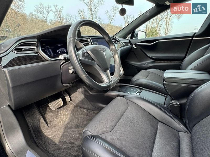 Лифтбек Tesla Model S 2017 в Киеве