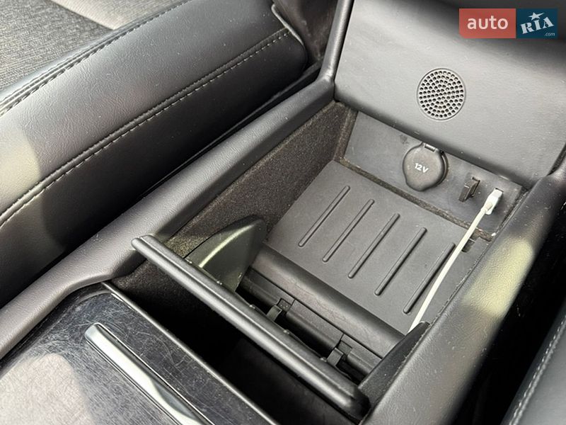 Лифтбек Tesla Model S 2017 в Киеве
