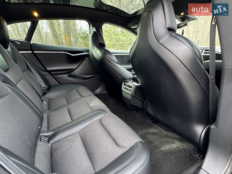 Лифтбек Tesla Model S 2017 в Киеве