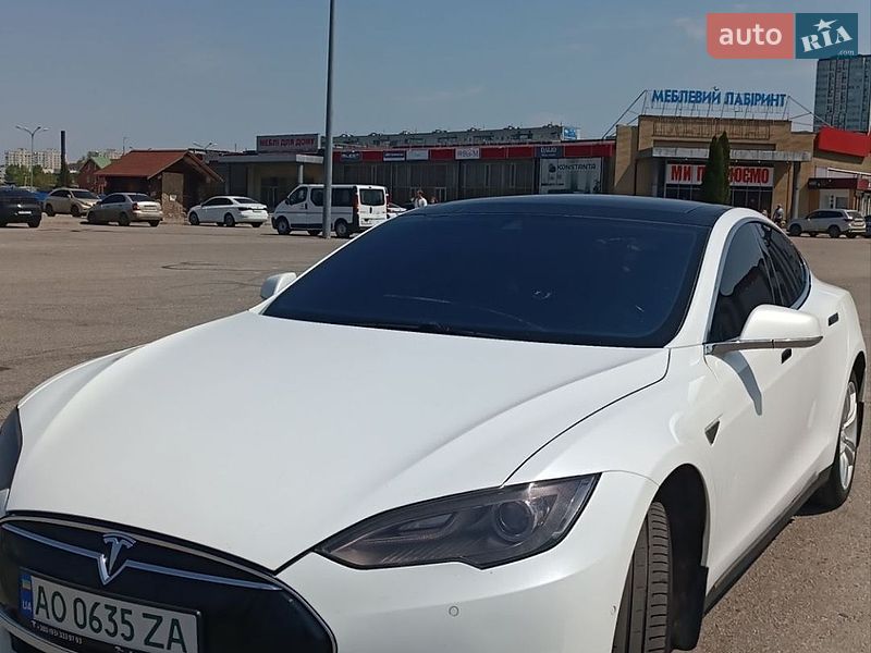 Tesla Model S 2014