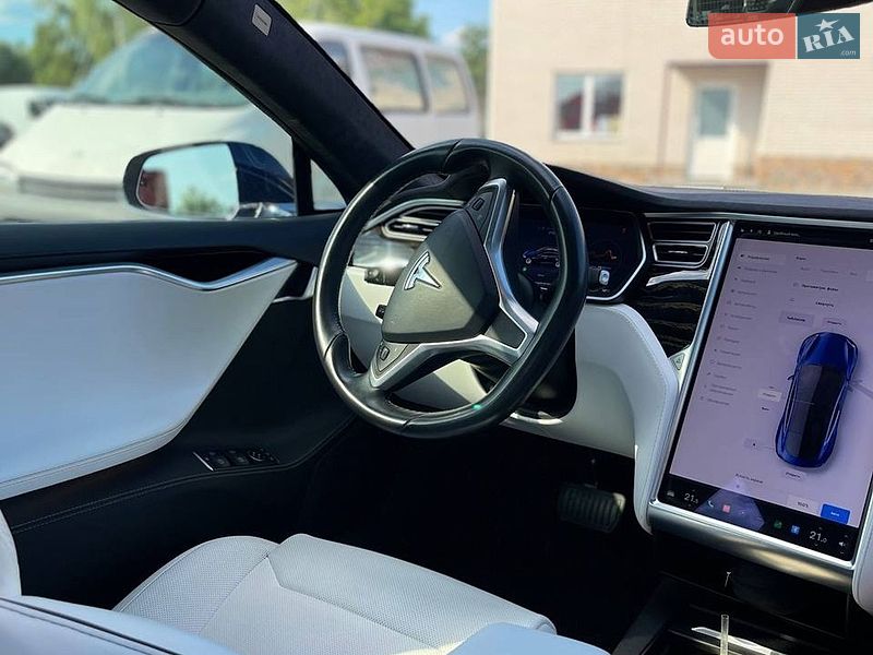 Ліфтбек Tesla Model S 2017 в Тернополі