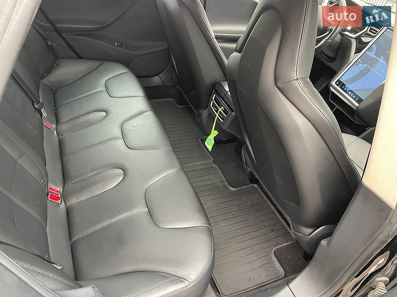 Ліфтбек Tesla Model S 2014 в Києві