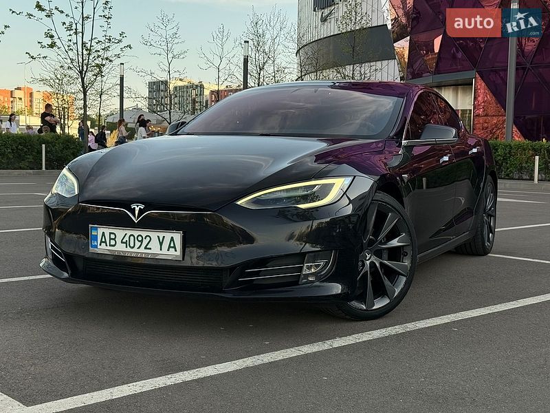 Лифтбек Tesla Model S 2018 в Киеве