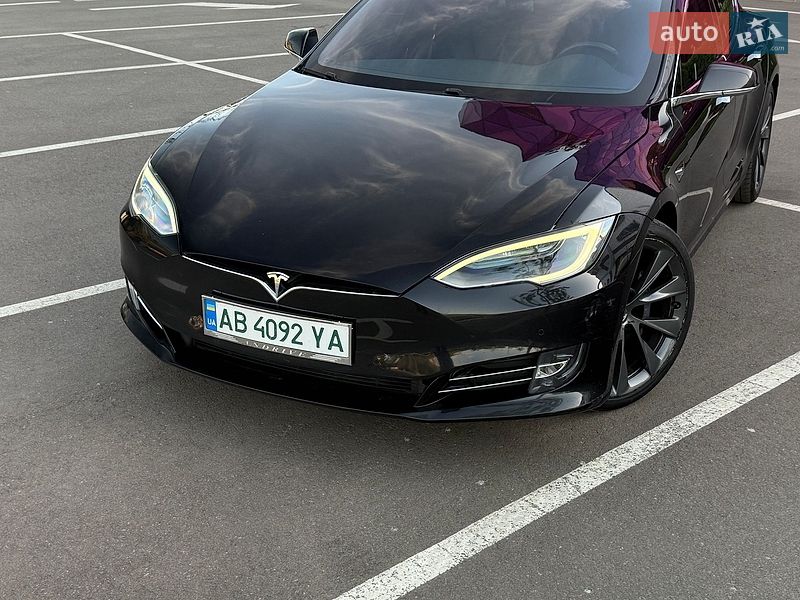 Лифтбек Tesla Model S 2018 в Киеве