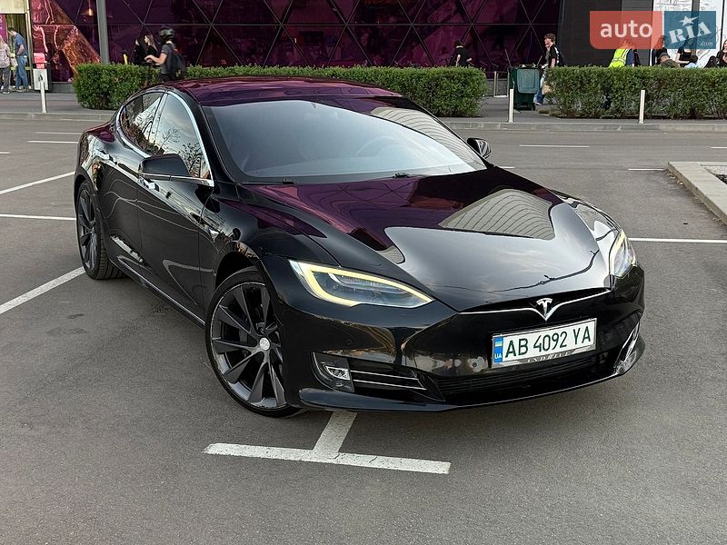 Лифтбек Tesla Model S 2018 в Киеве