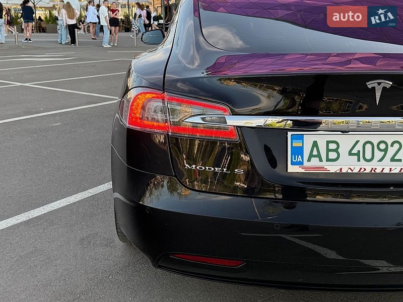 Лифтбек Tesla Model S 2018 в Киеве