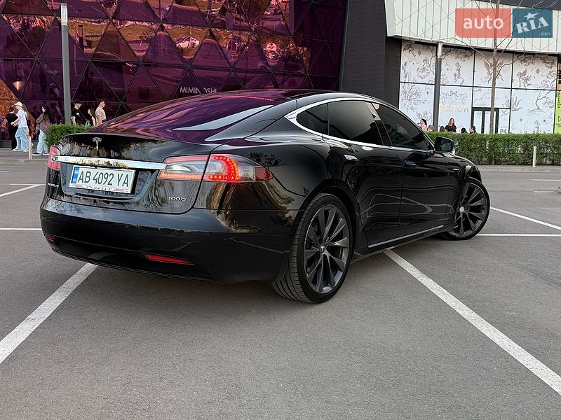 Лифтбек Tesla Model S 2018 в Киеве