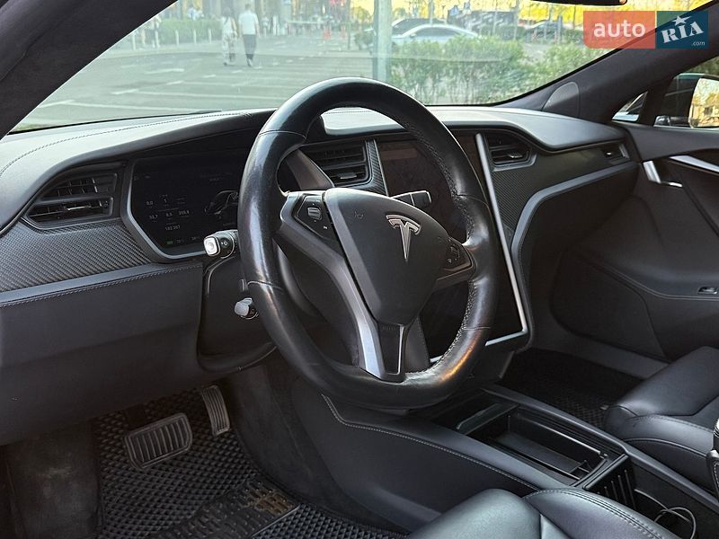 Лифтбек Tesla Model S 2018 в Киеве