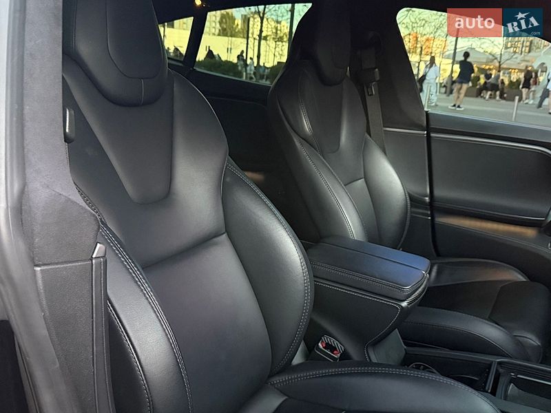 Лифтбек Tesla Model S 2018 в Киеве