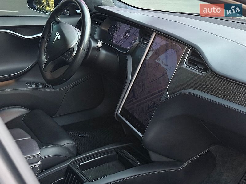 Лифтбек Tesla Model S 2018 в Киеве