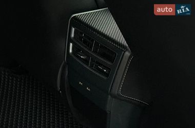 Лифтбек Tesla Model S 2018 в Киеве