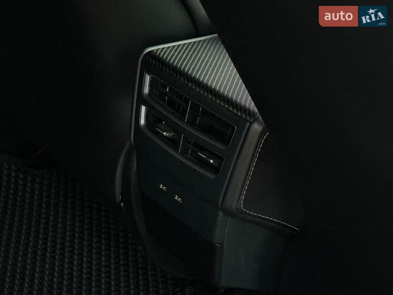 Лифтбек Tesla Model S 2018 в Киеве