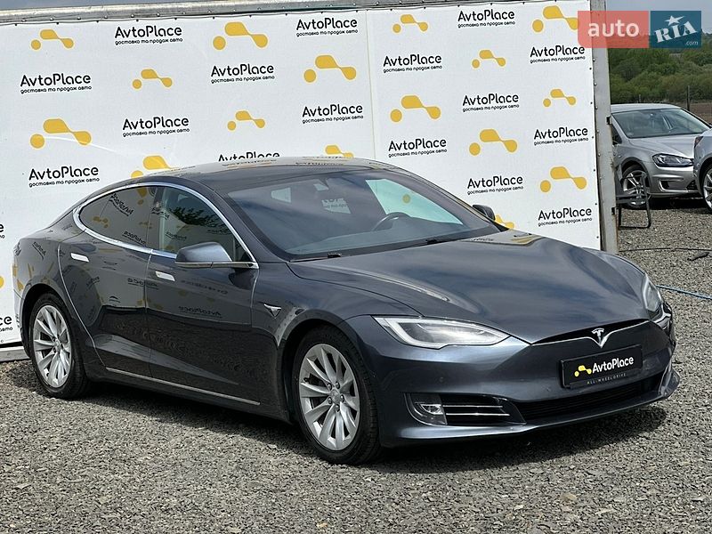 Ліфтбек Tesla Model S 2017 в Луцьку