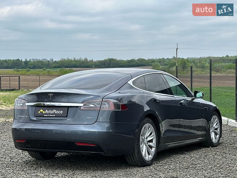 Ліфтбек Tesla Model S 2017 в Луцьку
